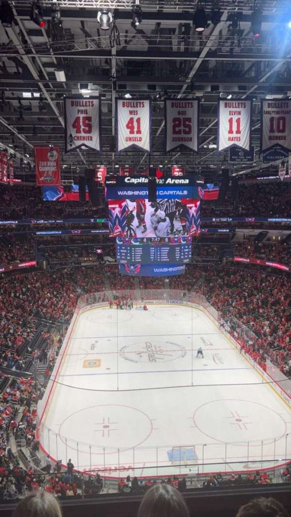 Capital One Arena, section: 425, row: D, seat: 8