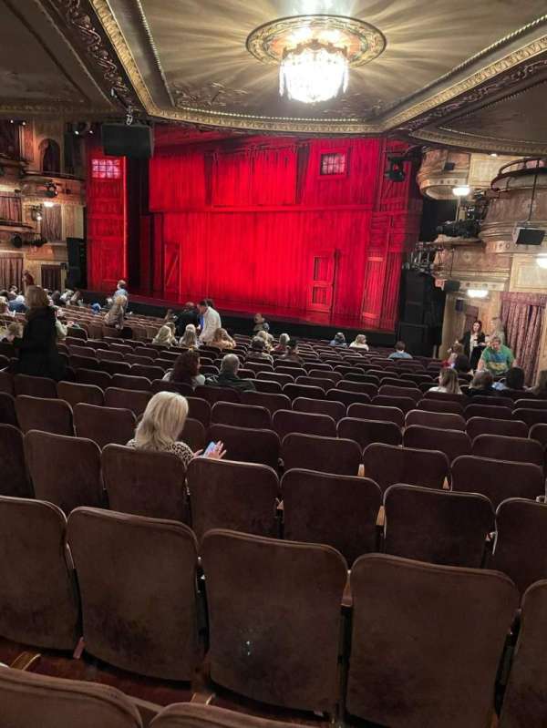 Winter Garden Theatre, section: Orchestra R, row: T, seat: 32