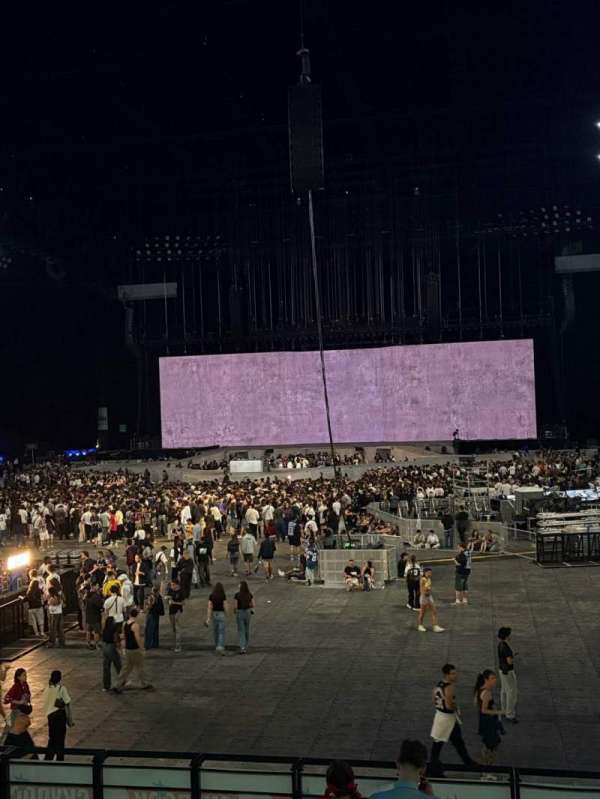 Paris La Défense Arena, section: 111, row: 19, seat: 4