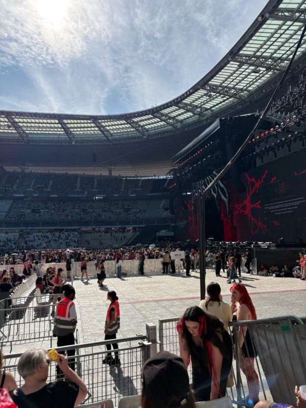 Stade de France, section: H2, row: 06, seat: 16