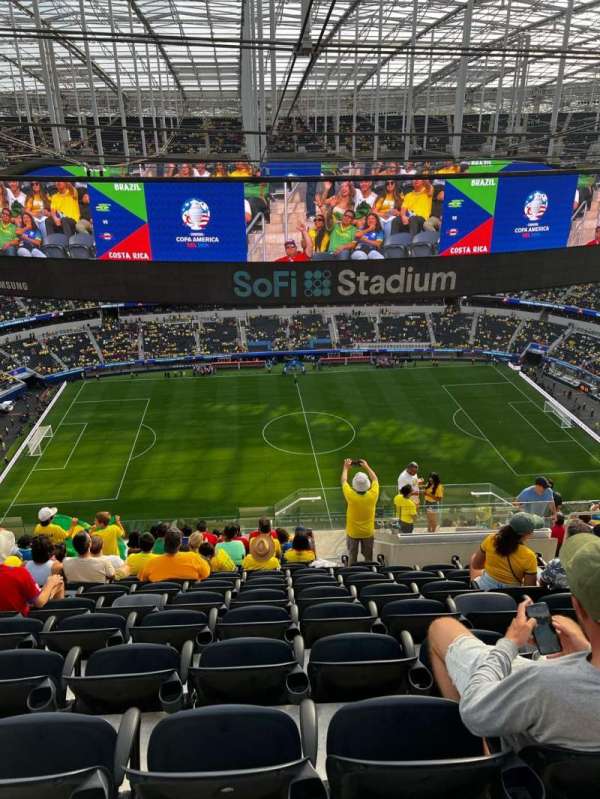 SoFi Stadium, section: 539, row: 15, seat: 8