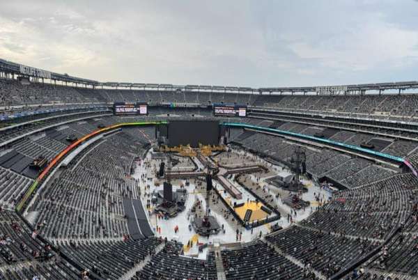MetLife Stadium, section: 329, row: 5, seat: 1