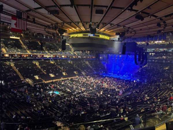 Madison Square Garden, section: 208, row: 2, seat: 1