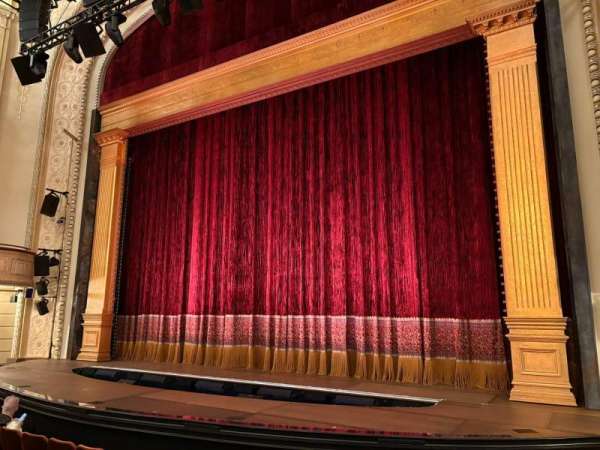 Majestic Theatre, section: Orchestra R, row: H, seat: 8