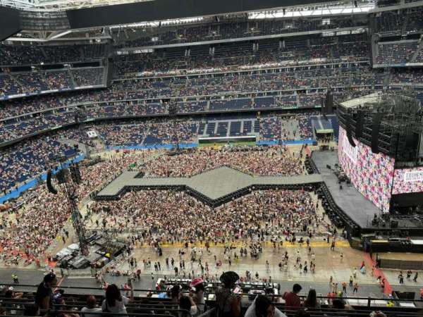 Santiago Bernabéu Stadium, section: 504, row: 10, seat: 12