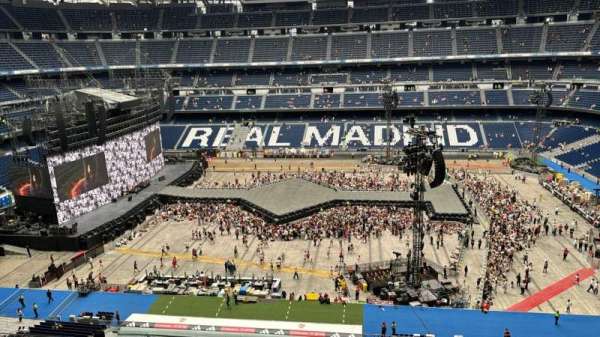 Santiago Bernabéu Stadium, section: 541, row: 3, seat: 22