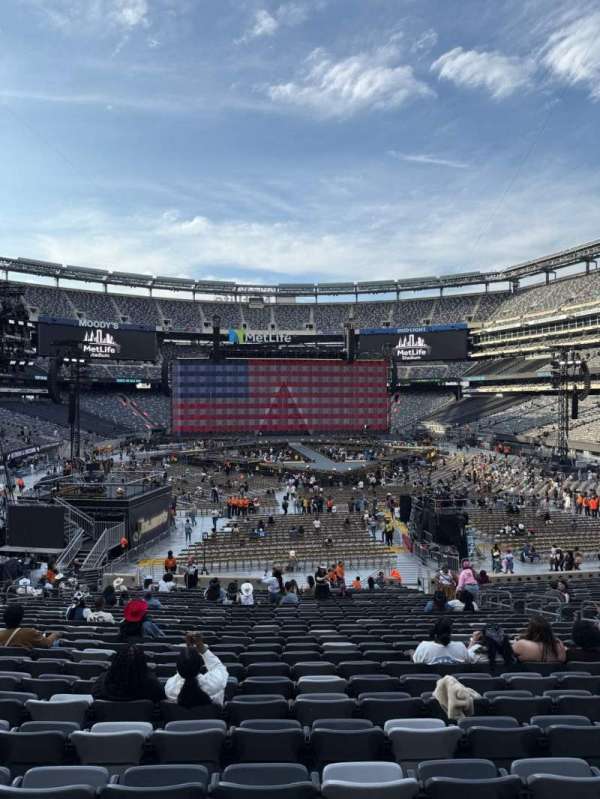 MetLife Stadium, section: 128, row: 30, seat: 12