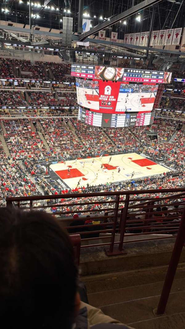 United Center, section: 304, row: 10, seat: 1