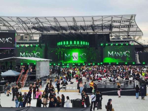 BMO Stadium, section: 121, row: J, seat: 7