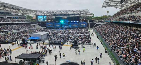 BMO Stadium, section: 220, row: F, seat: 10