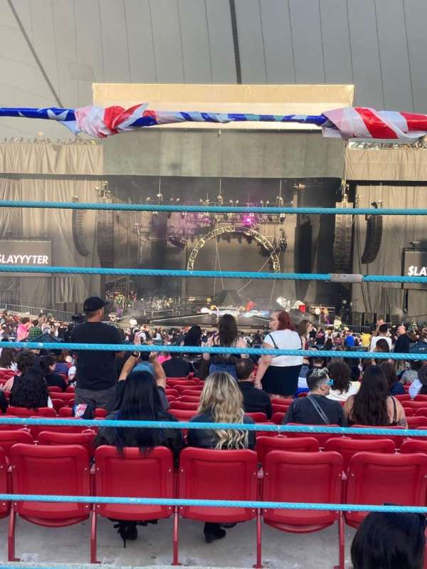 Shoreline Amphitheatre, section: Lawn, row: 1