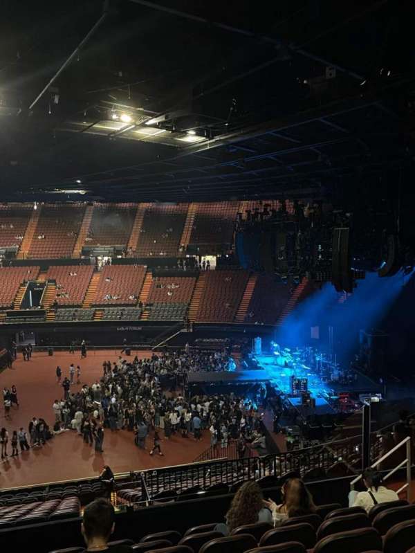 Kia Forum, section: 211, row: 8, seat: 6