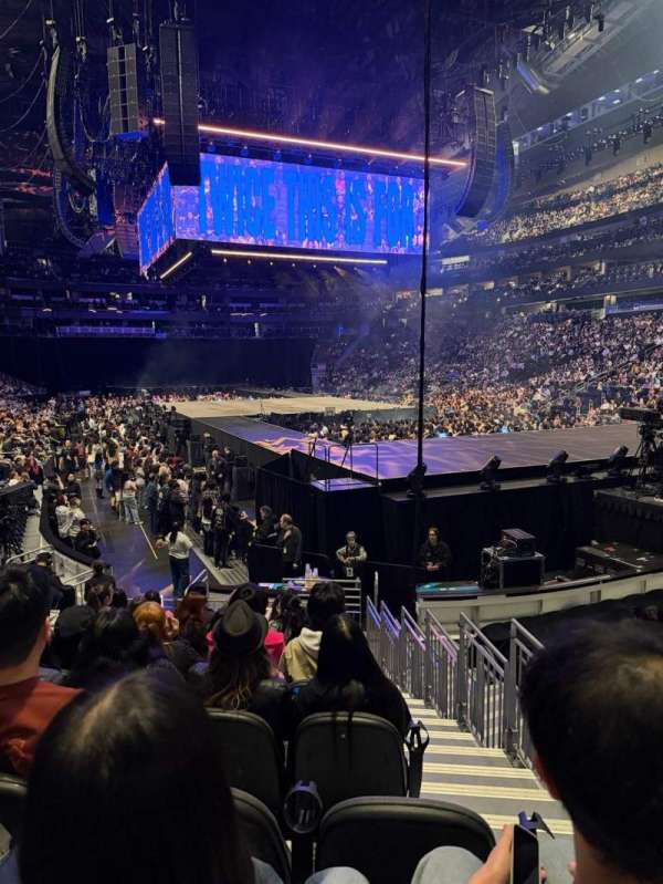 Climate Pledge Arena, section: 22, row: M, seat: 1