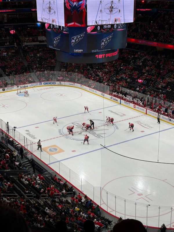 Capital One Arena, section: 422, row: H, seat: 13