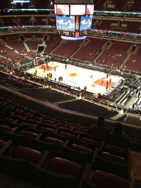 United Center, section: 332, row: 8, seat: 1