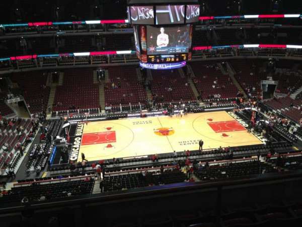 United Center, section: 318, row: 6, seat: 14