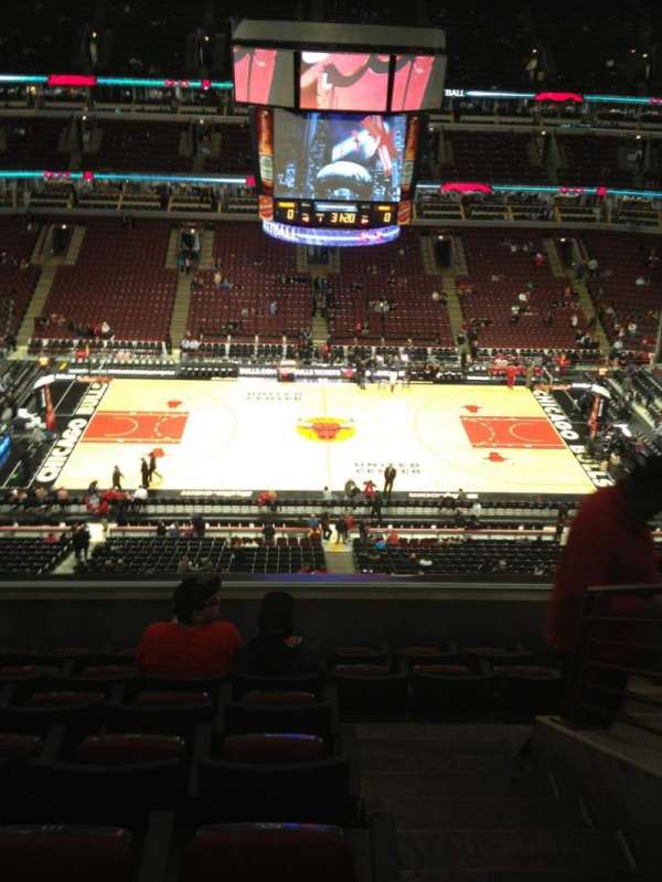 United Center, section: 318, row: 7, seat: 1