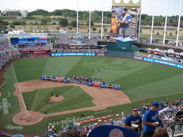 Kauffman Stadium, section: 425, row: EE, seat: 15
