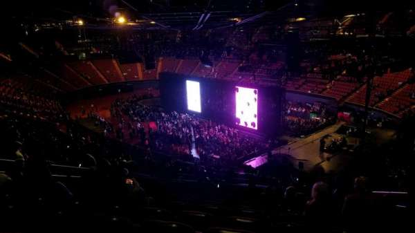 Kia Forum, section: 214, row: 16, seat: 16