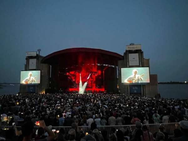 Jones Beach Theater, section: 103, row: O, seat: 24