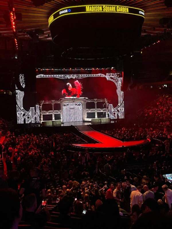 Madison Square Garden, section: 101, row: 17, seat: 12