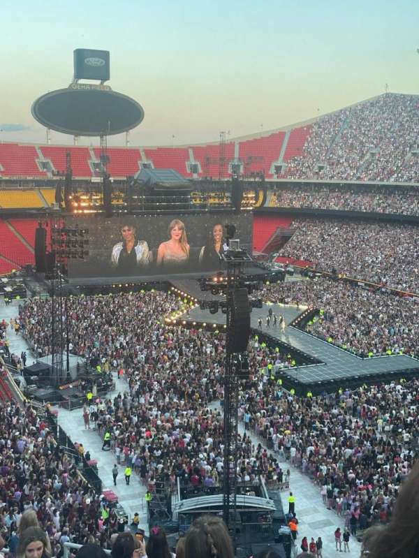 Arrowhead Stadium, section: 339, row: 8, seat: 10