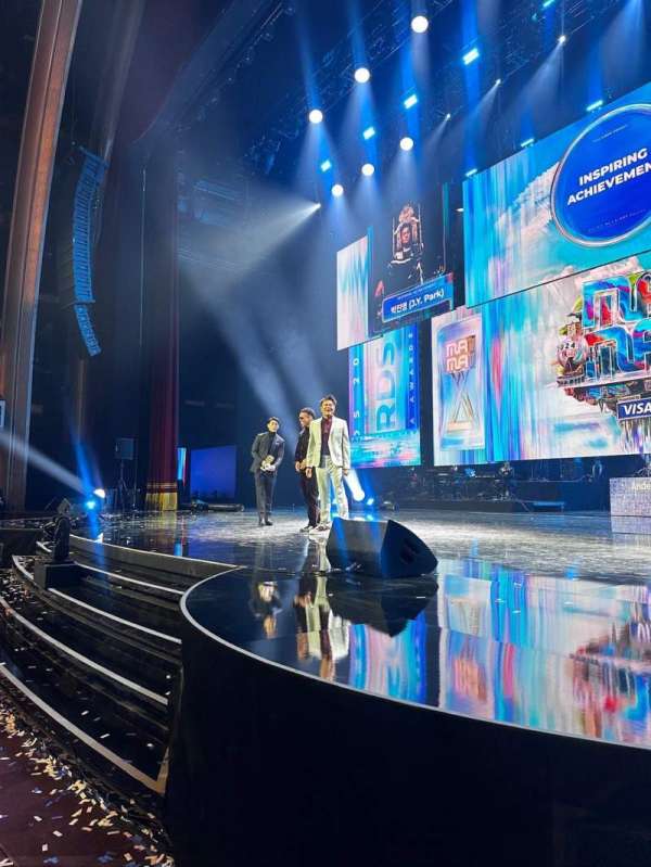 Dolby Theatre, section: Orchestra R, row: A, seat: 6