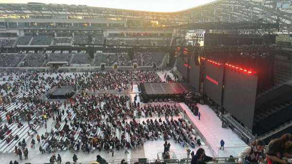 BMO Stadium, section: 210, row: R, seat: 6