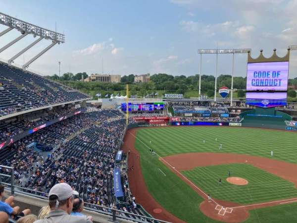 Kauffman Stadium, section: 421, row: M, seat: 4