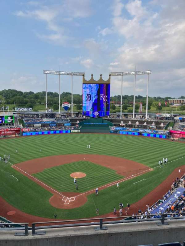 Kauffman Stadium, section: 421, row: M, seat: 4