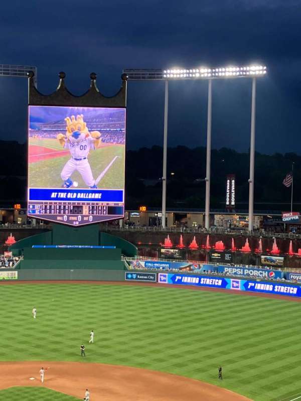 Kauffman Stadium, section: 421, row: M, seat: 4