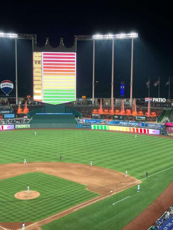 Kauffman Stadium, section: 421, row: M, seat: 4