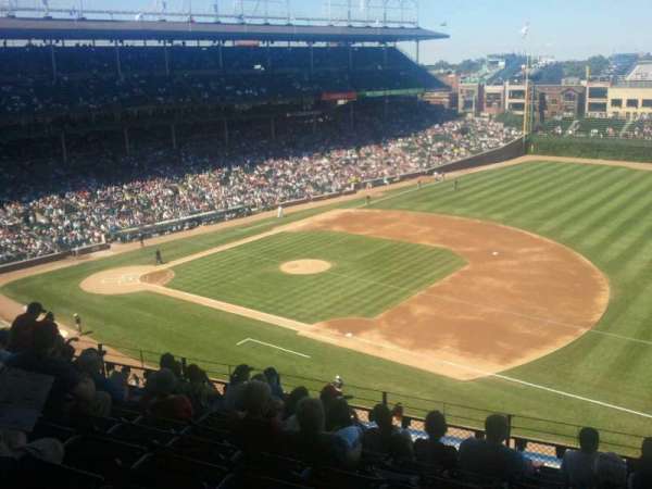 Wrigley Field, section: 327R, row: 10, seat: 20