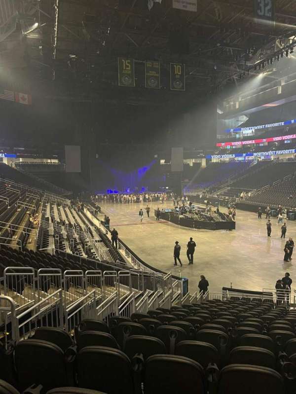 Climate Pledge Arena, section: 22, row: T, seat: 12
