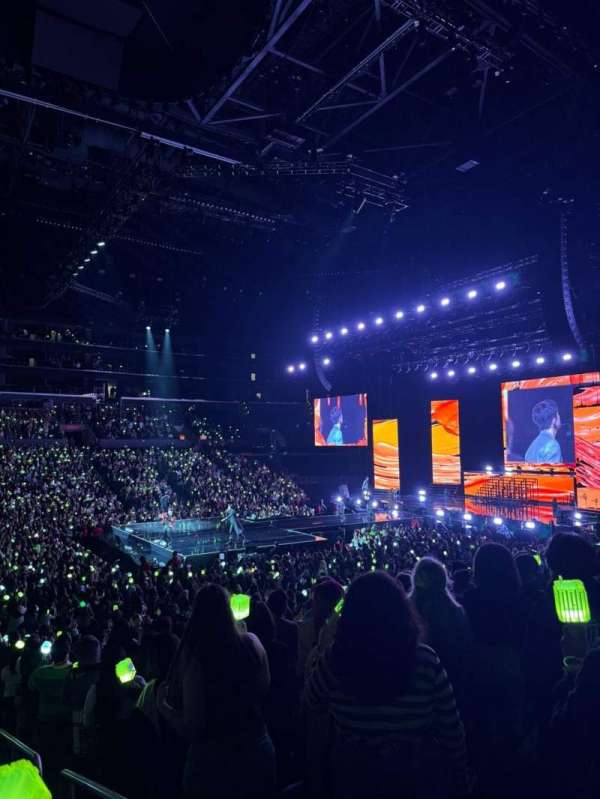 Crypto.com Arena, section: 102, row: 18, seat: 1