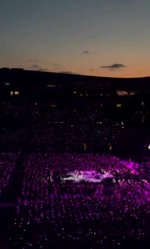 BMO Stadium, section: 211, row: R, seat: 6