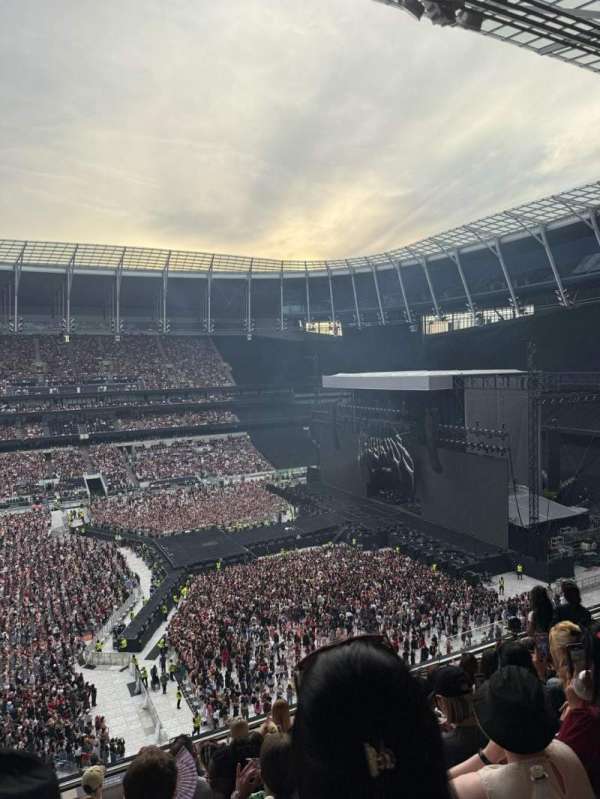 Tottenham Hotspur Stadium, section: 527, row: 8, seat: 861