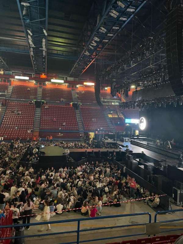 Unipol Forum, section: B19, row: 8, seat: 18