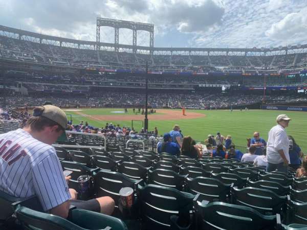 Citi Field, section: 106, row: 21, seat: 8