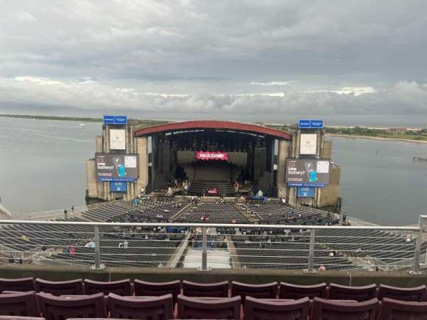 Jones Beach Theater, section: 306, row: E, seat: 6