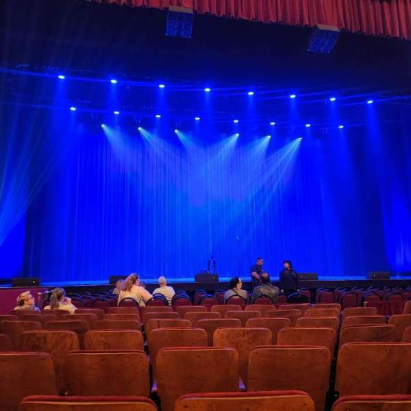 Chicago Theatre, section: MNFL4L, row: HH, seat: 413