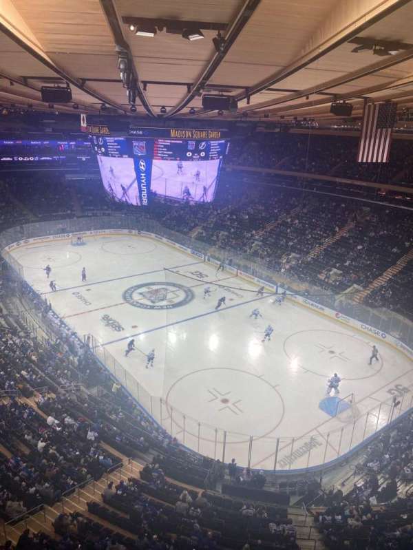 Madison Square Garden, section: 318, row: 1, seat: 6