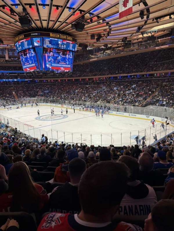 Madison Square Garden, section: 120, row: 21, seat: 17