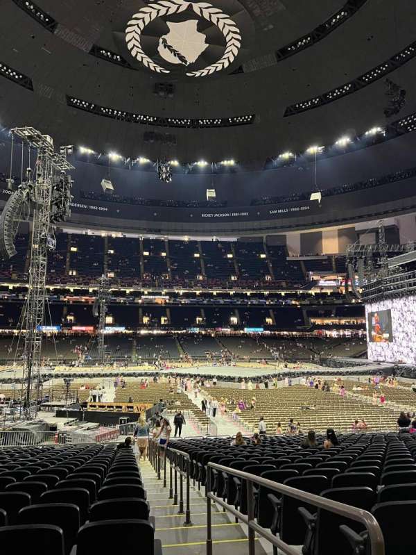 Caesars Superdome, section: 143, row: 25, seat: 1