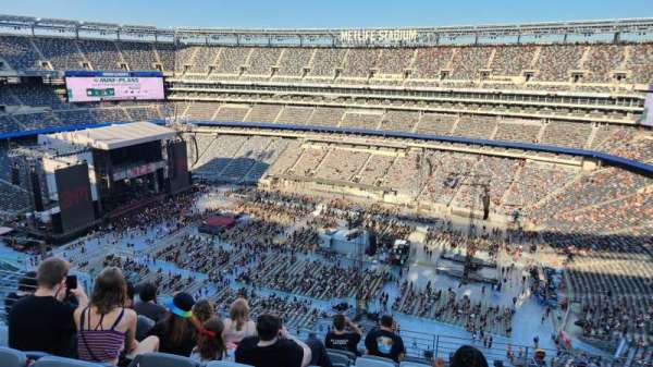 MetLife Stadium, section: 335, row: 12, seat: 15