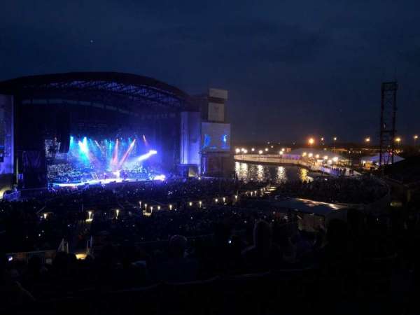 Jones Beach Theater, section: 206, row: AA, seat: 4