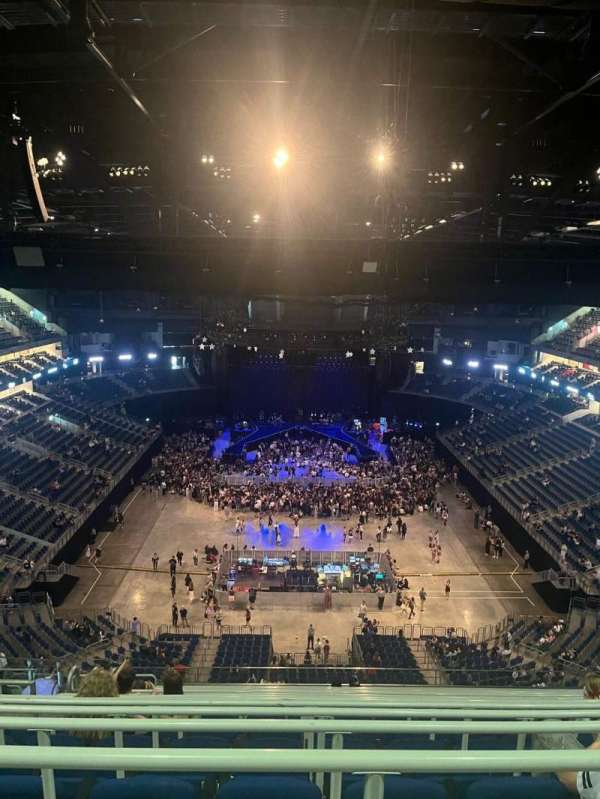 Uber Arena, section: 411, row: 15, seat: 8