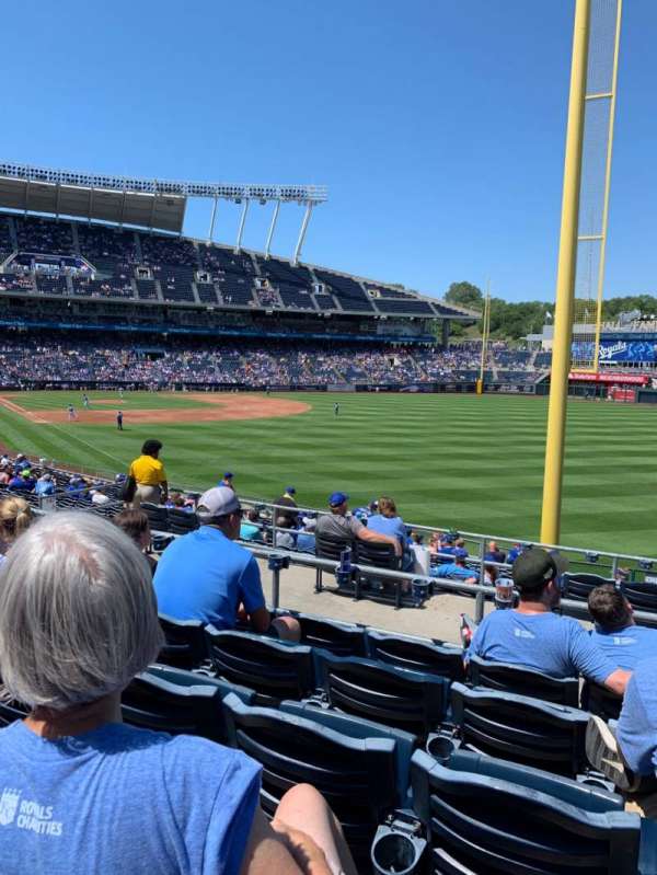 Kauffman Stadium, section: 247, row: EE, seat: 17