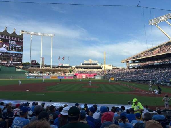 Kauffman Stadium, section: 122, row: L, seat: 5