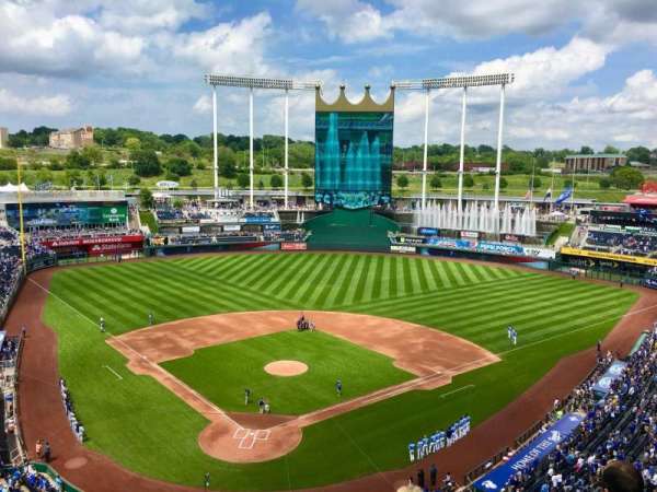 Kauffman Stadium, section: 421, row: M, seat: 9